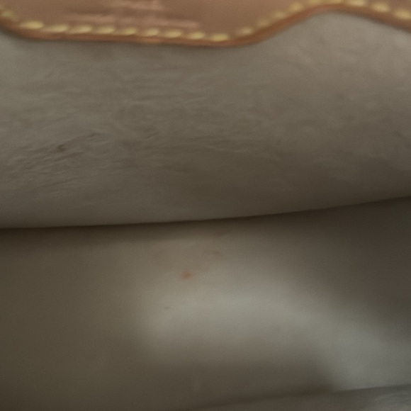 Louis Vuitton Looping MM Monogram Shoulder Bag - Picture 12 of 16